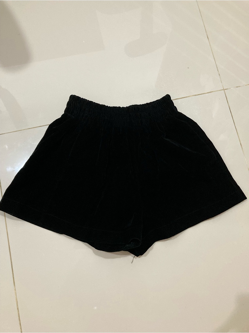 Black Women's Elastic-Waist Velvet Shorts